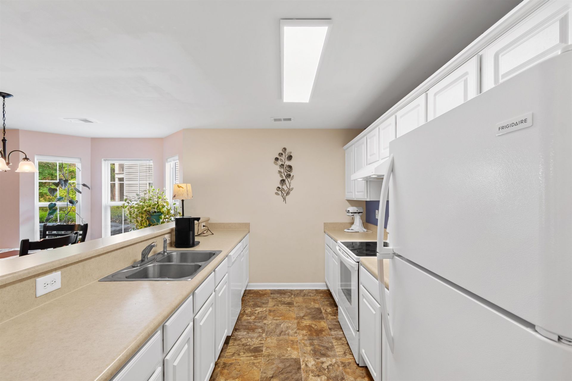 4846 Meadowsweet Dr. Photo 4