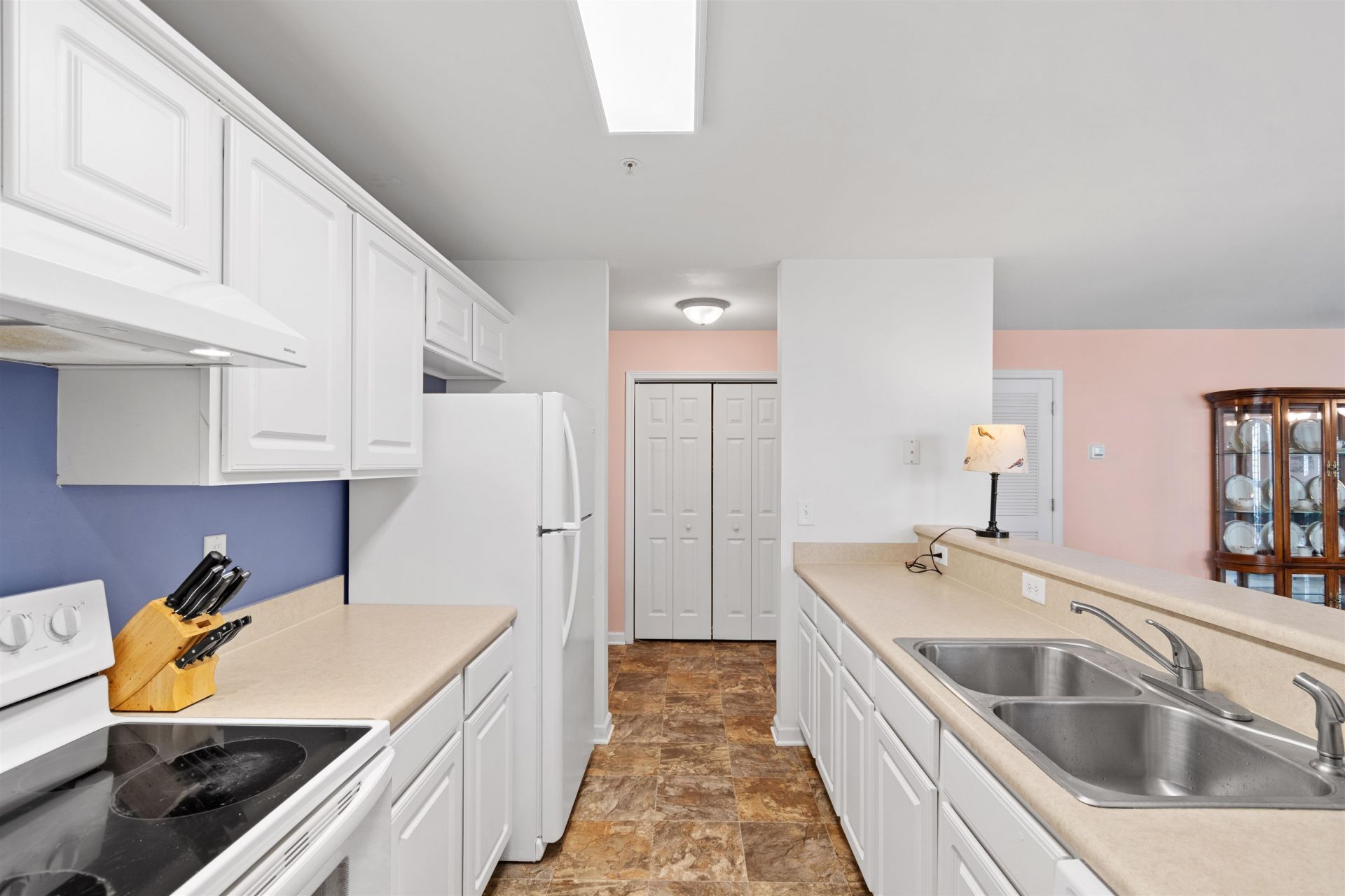 4846 Meadowsweet Dr. Photo 8