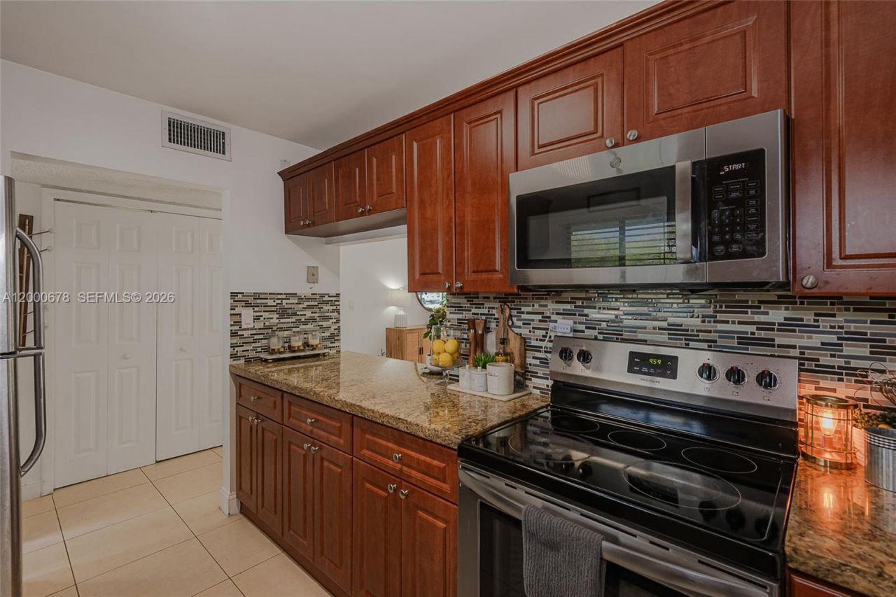 159 Lakeview Dr, Unit 102, Weston, FL 33326 Photo