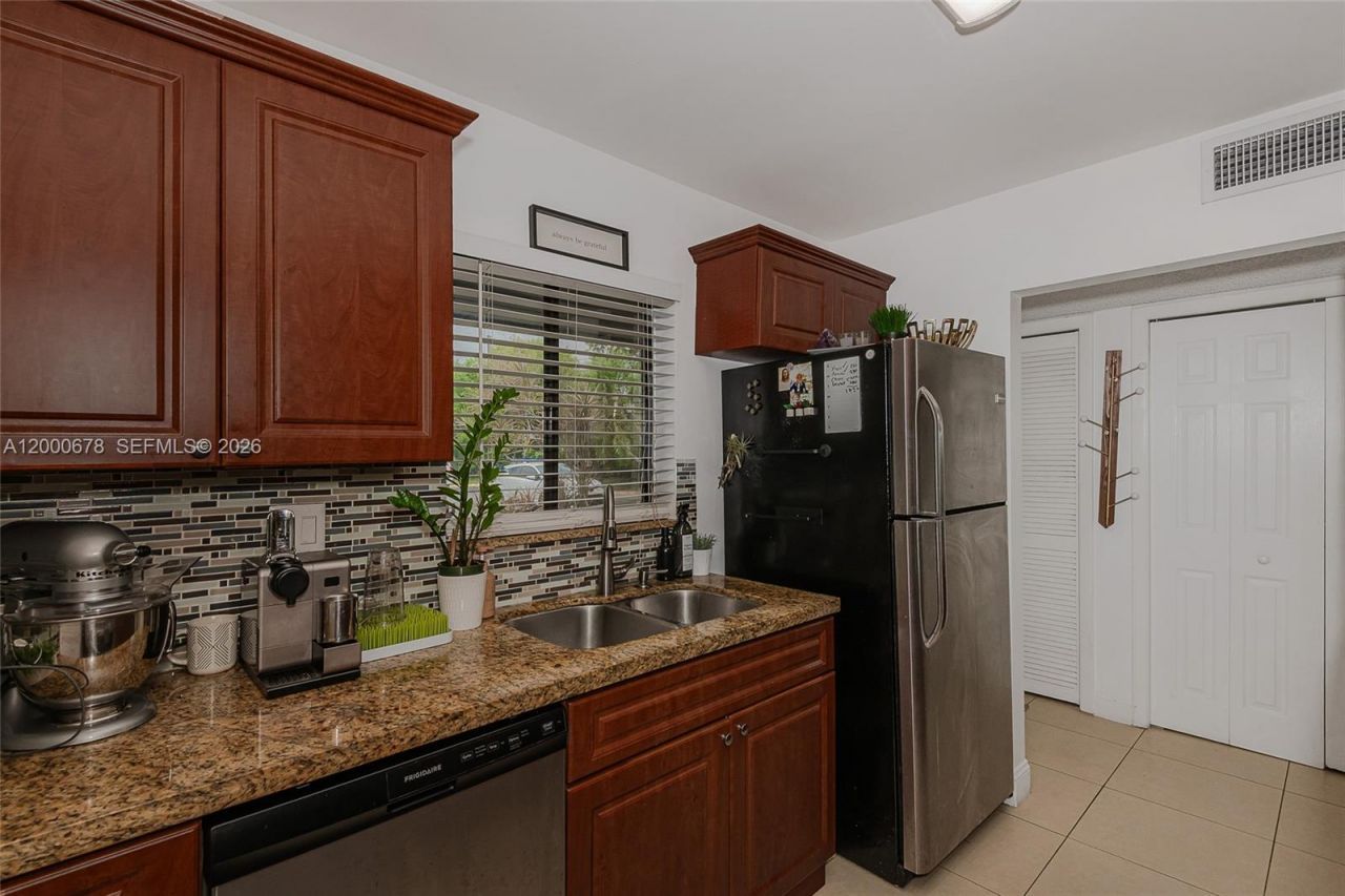159 Lakeview Dr, Unit 102, Weston, FL 33326 Photo