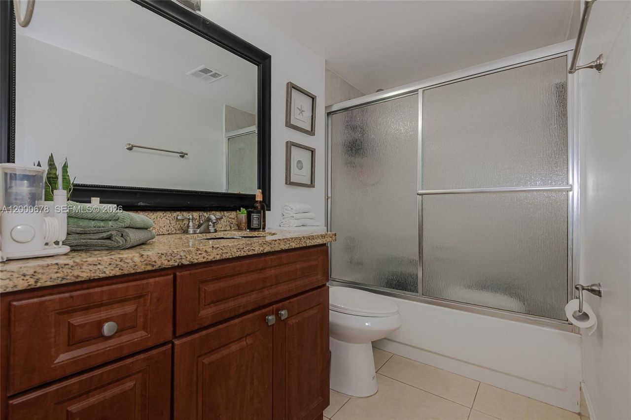 159 Lakeview Dr, Unit 102, Weston, FL 33326 Photo