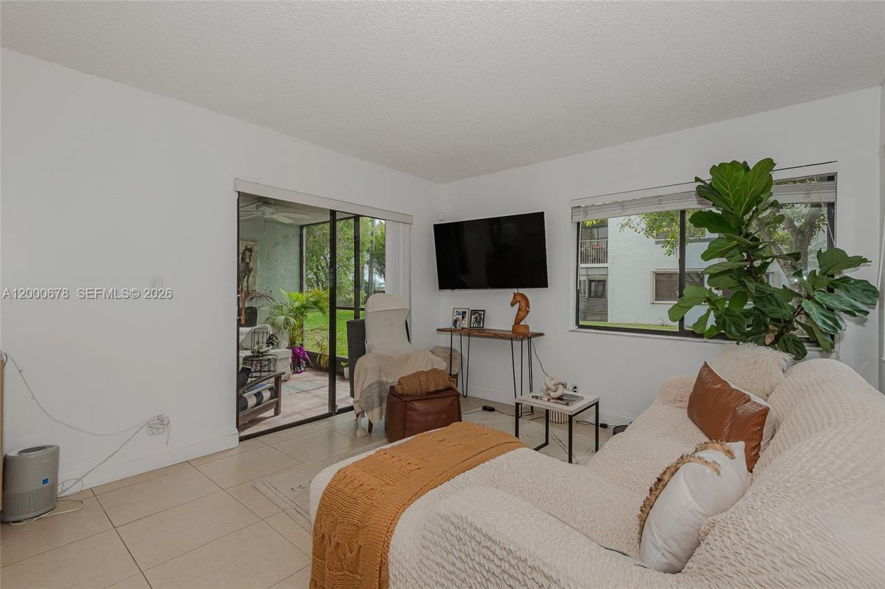 159 Lakeview Dr, Unit 102, Weston, FL 33326 Photo