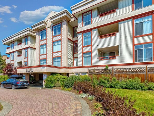 2511 Quadra St, Unit 304, Victoria, BC V8T 4E1