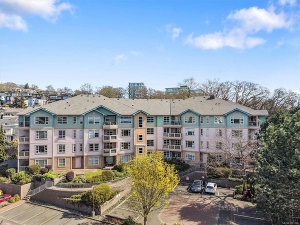 799 Blackberry Rd, Unit 210, Saanich, BC V8X 5J3