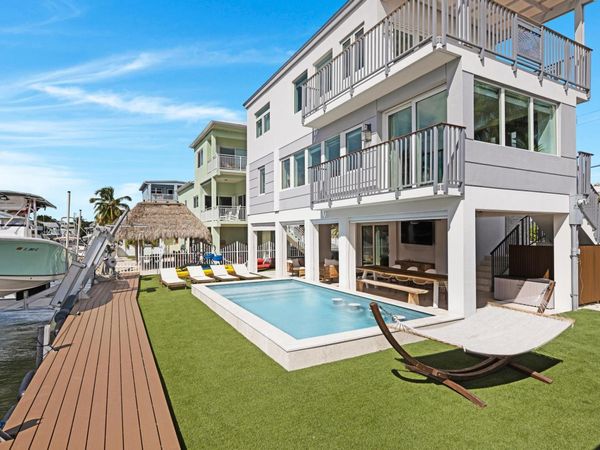 704 Grouper Lane, KEY LARGO, FL 33037