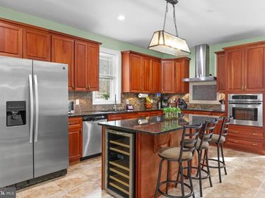 1007 HAMPSTEAD ROAD, BUSHKILL, PA 18324