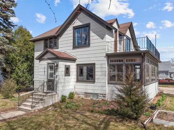 1102 N DIVISION STREET, Appleton, WI 54911