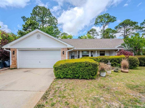 8126 Sedgefield Dr, Pensacola, FL 32507