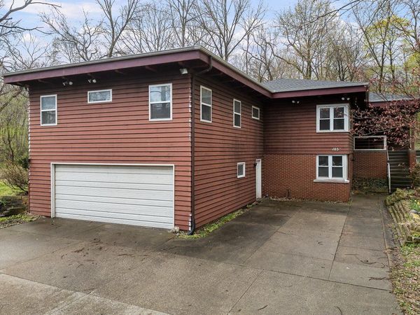 1031 27th Street , Moline, IL 61265