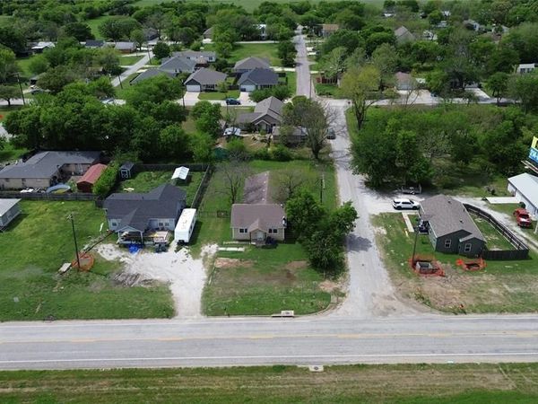 401 Frontage Rd, Valley View, TX 76272