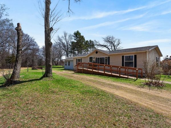 N7220 N Neuhauser Road, Pardeeville, WI 53954