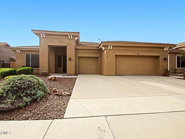 2011 W SPUR Drive, Phoenix, AZ 85085