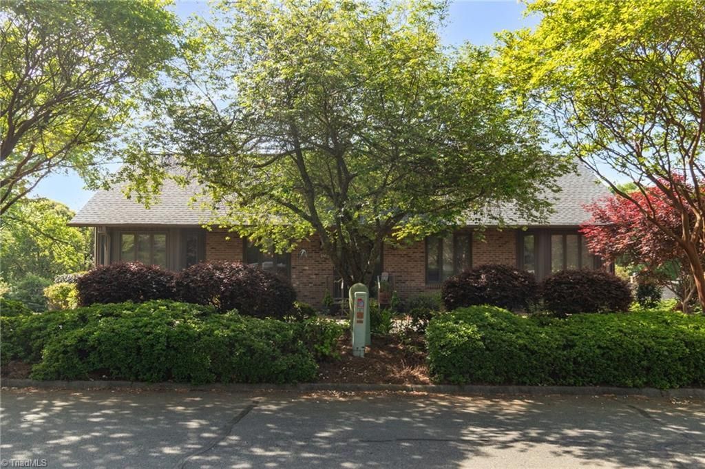 270 Ridgehaven Drive, Winston-Salem, NC 27104 Main Photo