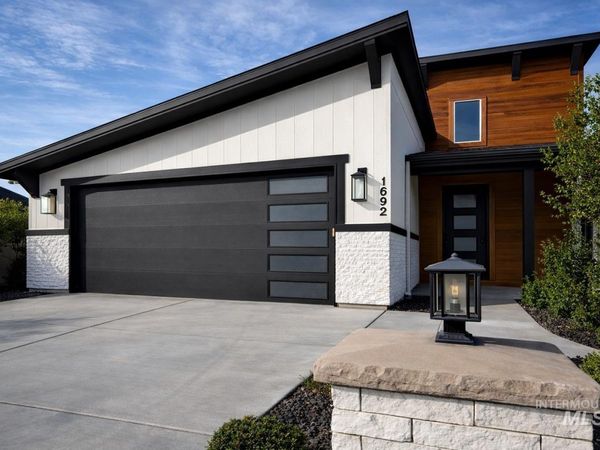 1962 E Presidential Dr, Meridian, ID 83642