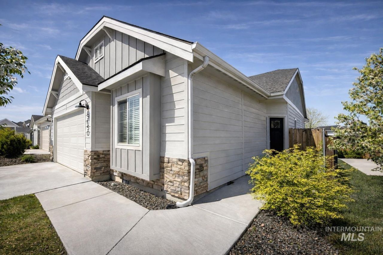9650 W Macaw Street, Boise, ID 83704 Main Photo