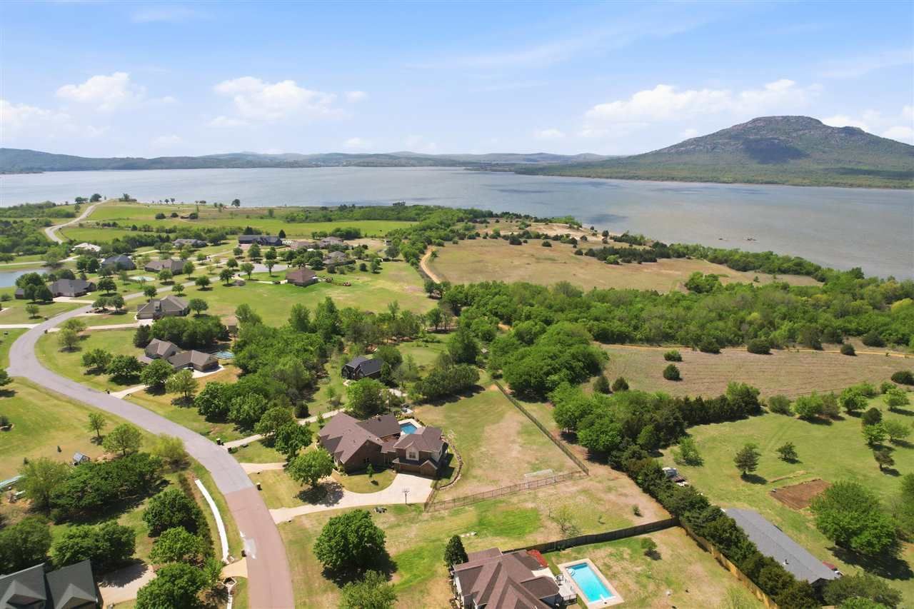 17 NW Burr Oak Dr, Lawton, OK 73505 Main Photo