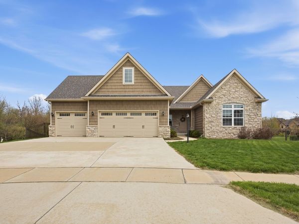 1204 Ashford Court, Mahomet, IL 61853