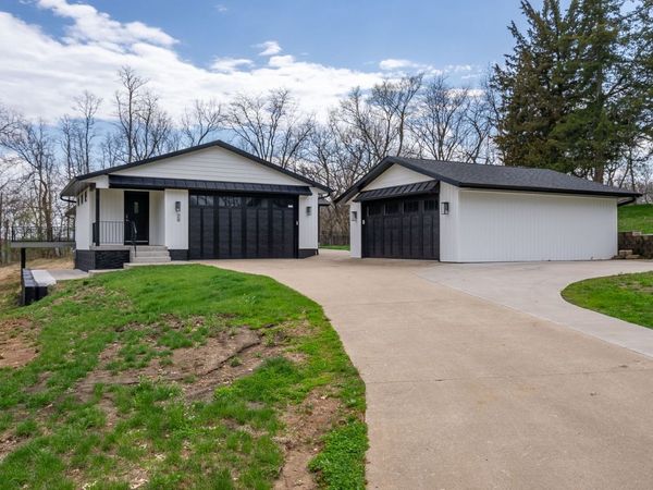 218 Bluff Boulevard , Princeton, IA 52768