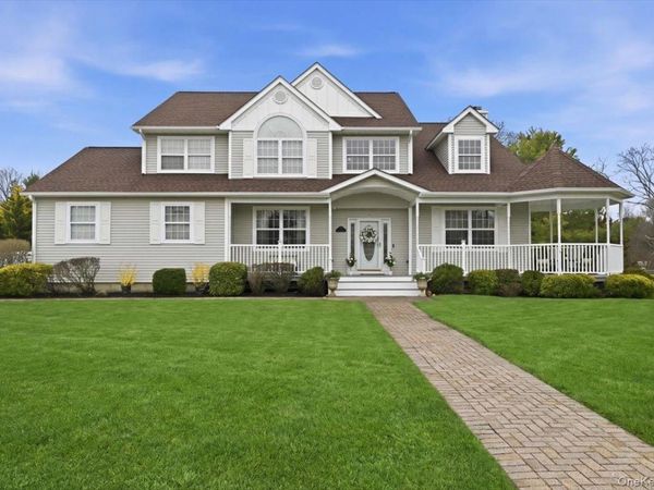 5 Landings Lane , East Patchogue, NY 11772