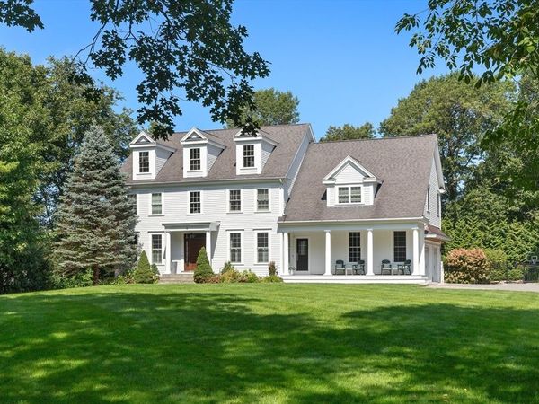 5 Dole Pl, West Newbury, MA 01985