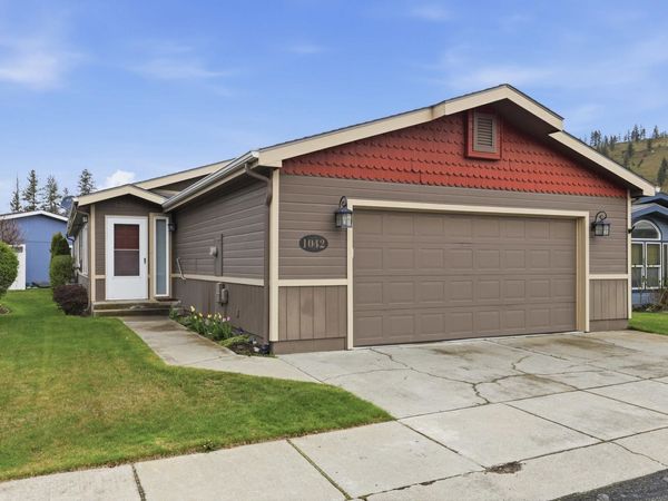 1042 W Sunny Creek Cir, Spokane, WA 99224