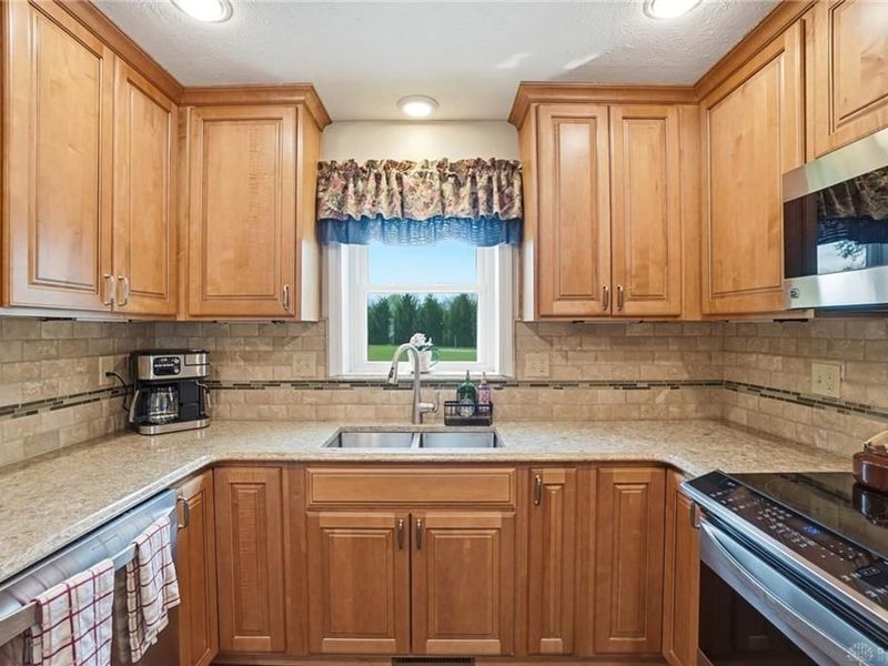 2473 Bryan Court, Xenia, OH 45385 Photo 12