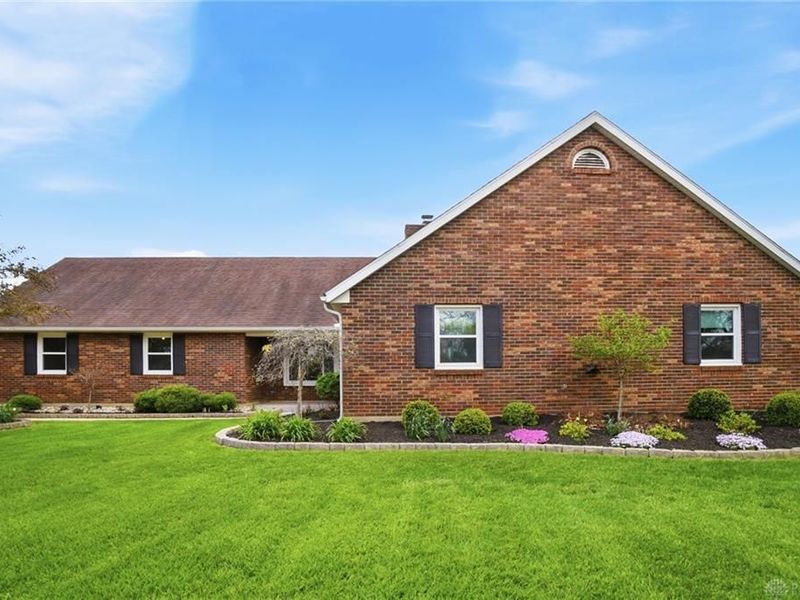 2473 Bryan Court, Xenia, OH 45385 Photo 2