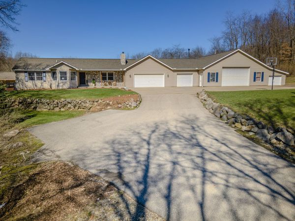 2470 Whites Bridge Road, Lowell, MI 49331