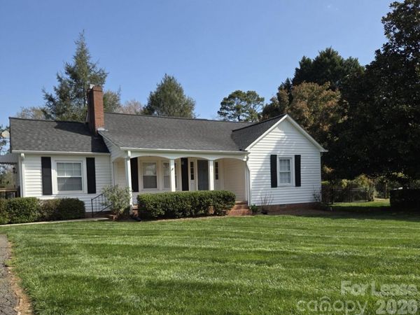 102 31st Avenue NW, Hickory, NC 28601