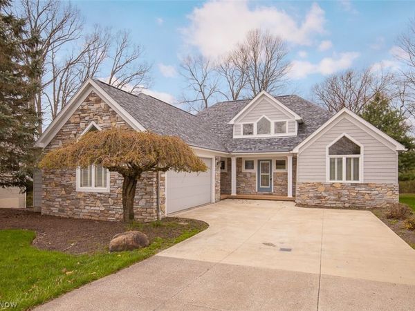 7282 Holzhauer Road , Sagamore Hills, OH 44067