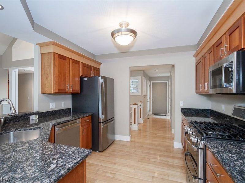 7282 Holzhauer Road, Sagamore Hills, OH 44067 Photo 11