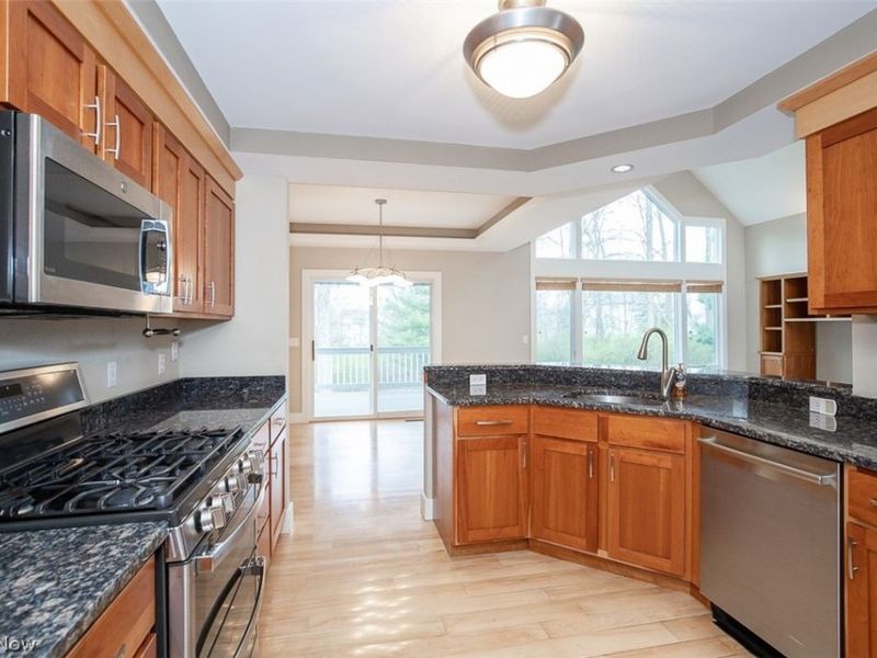 7282 Holzhauer Road, Sagamore Hills, OH 44067 Photo 12