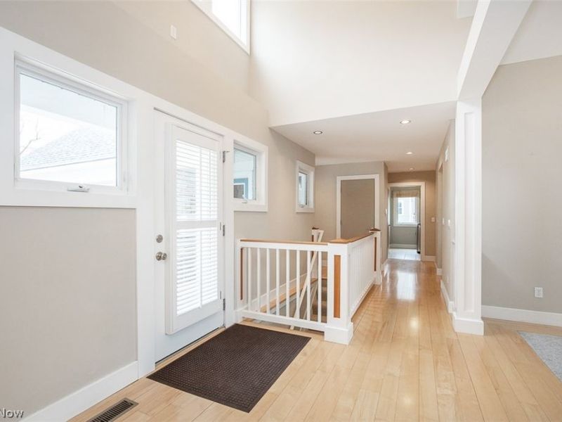 7282 Holzhauer Road, Sagamore Hills, OH 44067 Photo 3