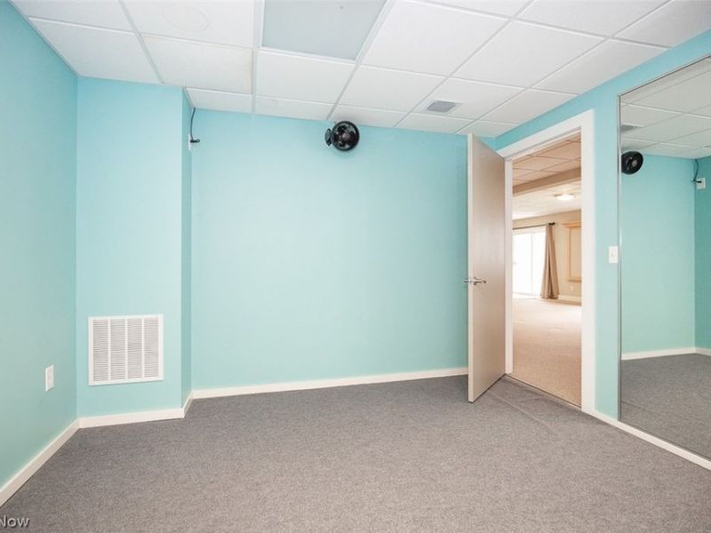 7282 Holzhauer Road, Sagamore Hills, OH 44067 Photo 32