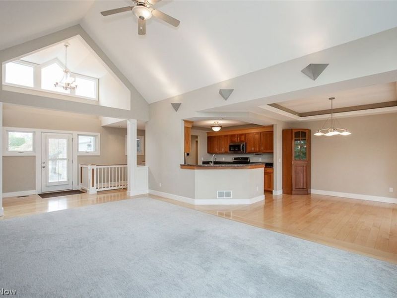 7282 Holzhauer Road, Sagamore Hills, OH 44067 Photo 5