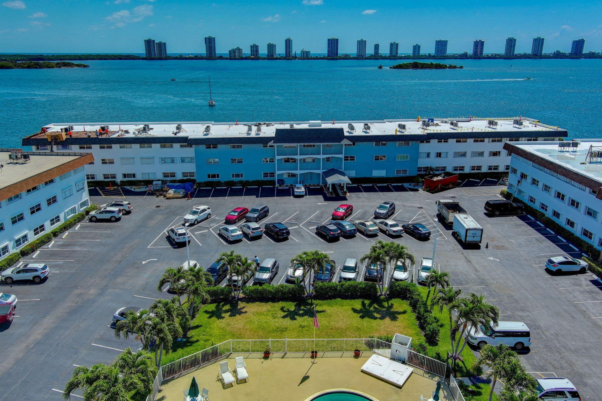 100 Shore Court, Unit 304, North Palm Beach, FL 33408 Photo