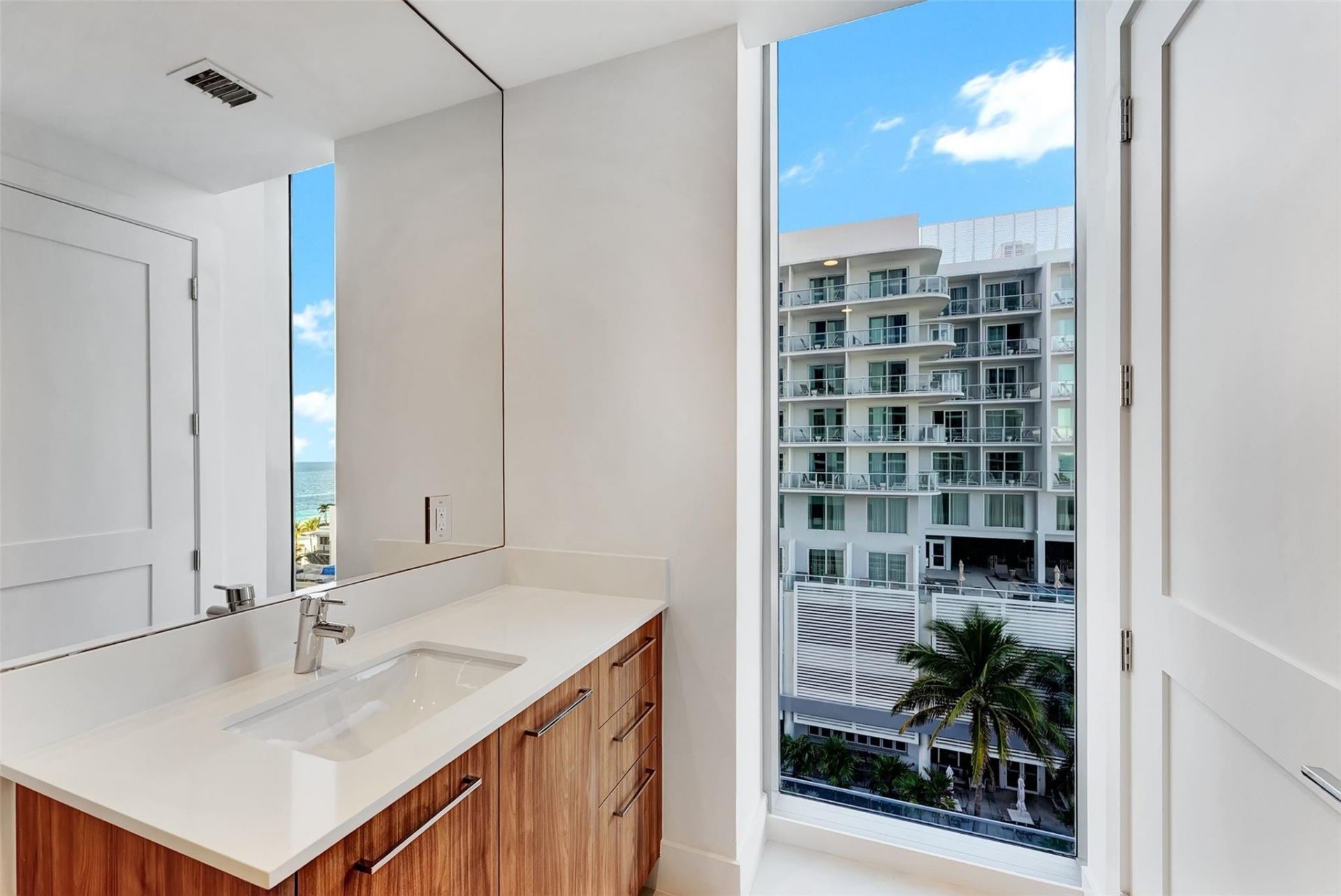 151 N Seabreeeze Boulevard, Unit 504, Fort Lauderdale, FL 33304 Photo
