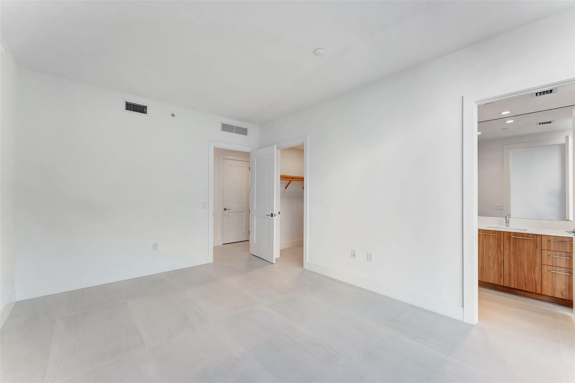 151 N Seabreeeze Boulevard, Unit 504, Fort Lauderdale, FL 33304 Photo