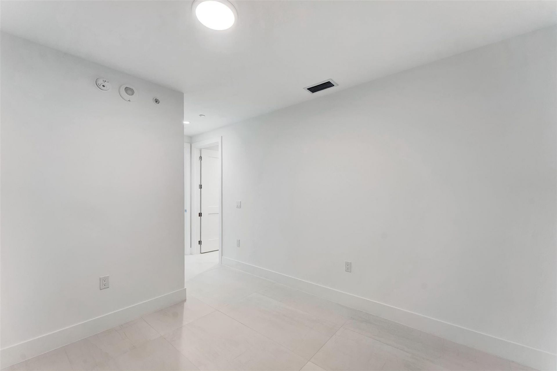 151 N Seabreeeze Boulevard, Unit 504, Fort Lauderdale, FL 33304 Photo