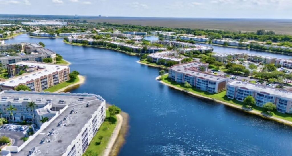 7727 Southampton Terrace Terrace, Unit 404, Tamarac, FL 33321 Photo