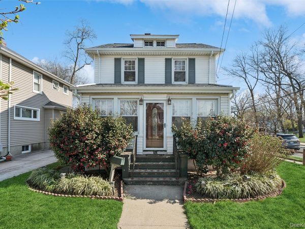 262 Floral Boulevard , Floral Park, NY 11001