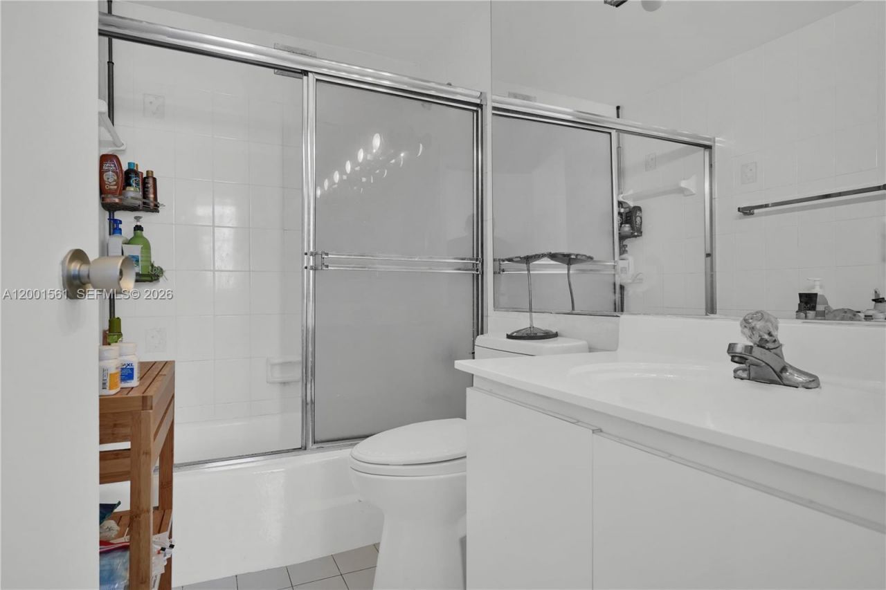 905 Brickell Bay Dr, Unit 1121, Miami, FL 33131 Photo