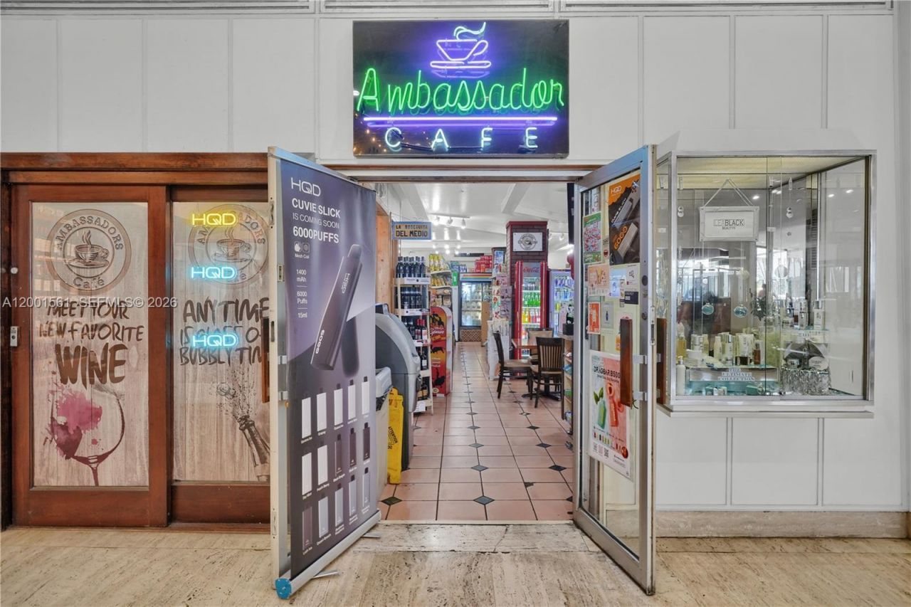 905 Brickell Bay Dr, Unit 1121, Miami, FL 33131 Photo