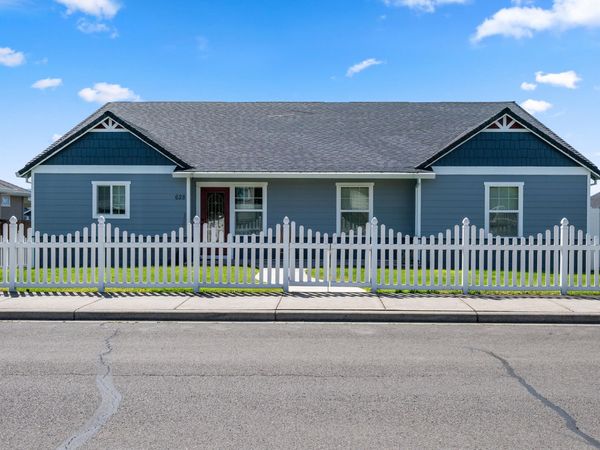 628 Barton Road, Eagle Point, OR 97524