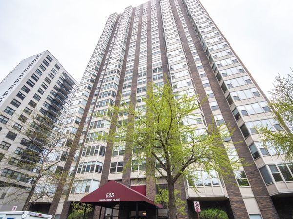 525 W Hawthorne Place , Unit 2706, Chicago, IL 60657