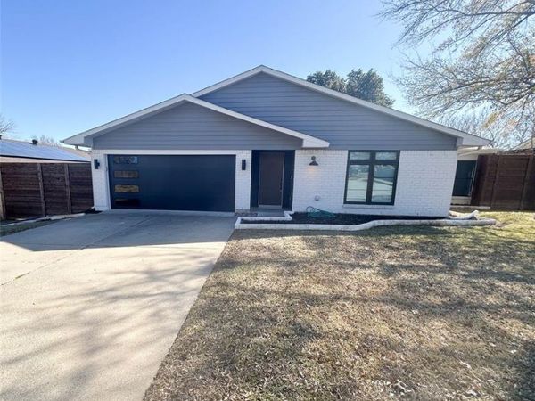 3016 Oakridge Drive, Bedford, TX 76021