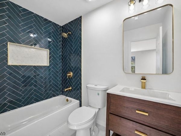 3 Amy Ct, Lebanon, NJ 08833