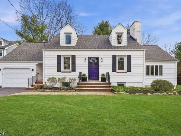 81 MOUNTAIN AVENUE, Mendham, NJ 07945
