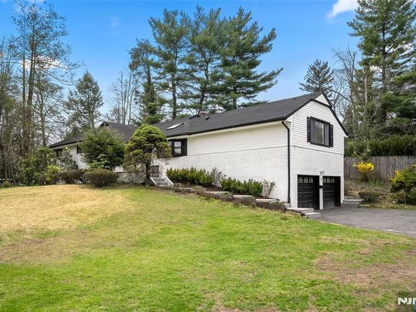 7 Wierimus Lane, HILLSDALE, NJ 07642