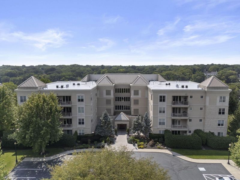 5745 Newbank Circle , Unit 202, Dublin, OH 43017 Photo 2